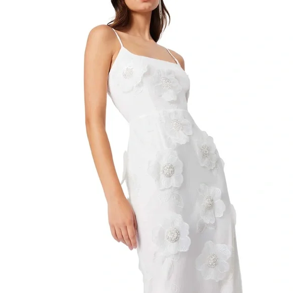 NWT Elliatt Dahlia Midi Dress White 3D Floral XS - Picture 6 of 10